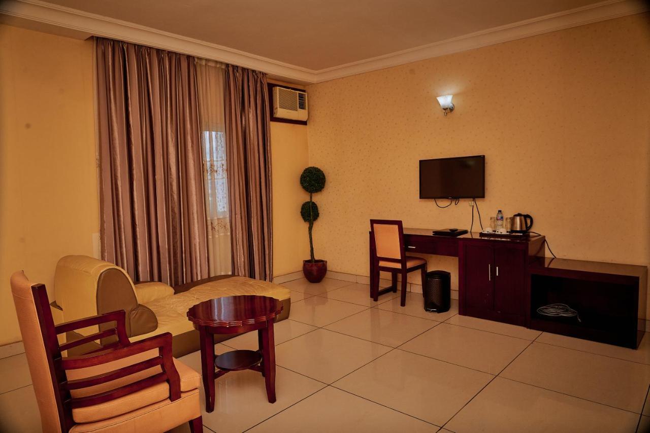 Barcelona Hotels, Abuja Mobushipe Buitenkant foto