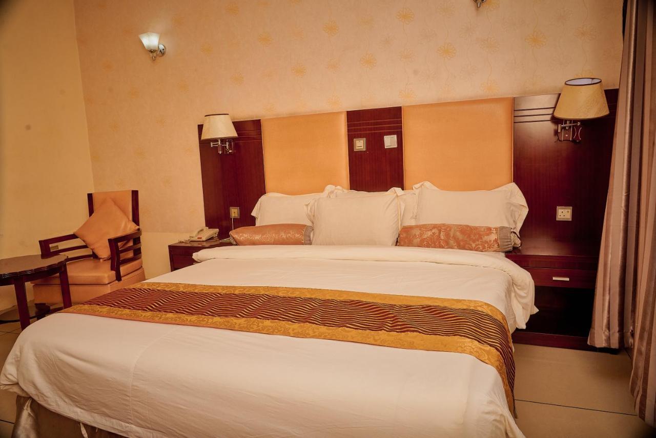 Barcelona Hotels, Abuja Mobushipe Buitenkant foto