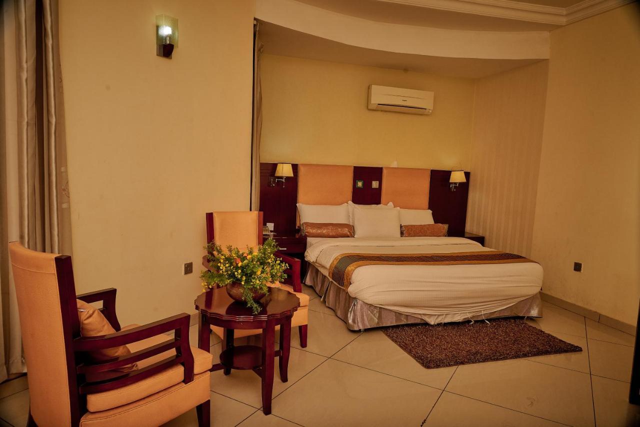 Barcelona Hotels, Abuja Mobushipe Buitenkant foto