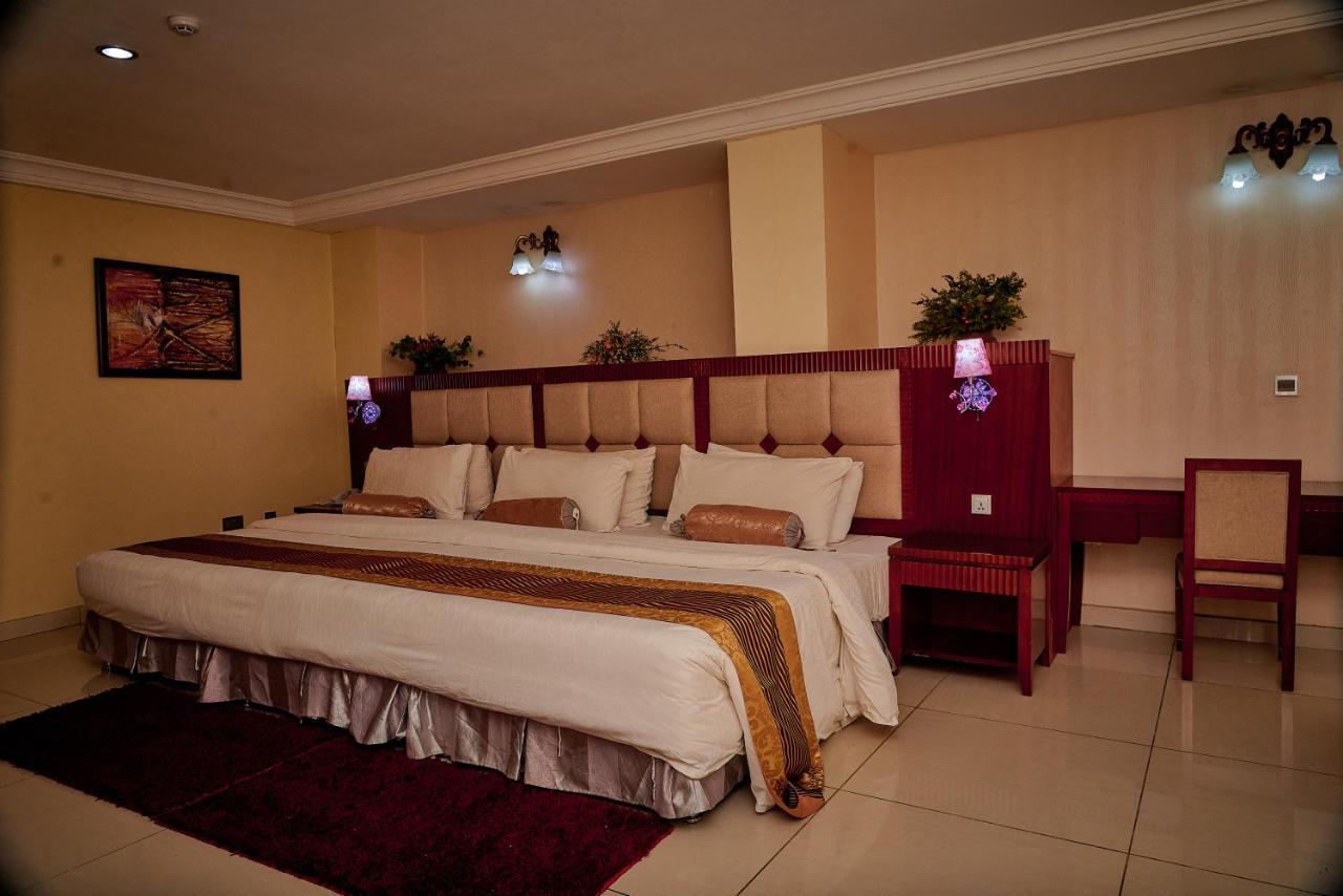 Barcelona Hotels, Abuja Mobushipe Buitenkant foto