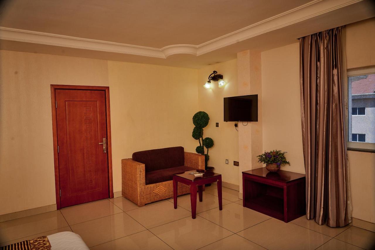 Barcelona Hotels, Abuja Mobushipe Buitenkant foto