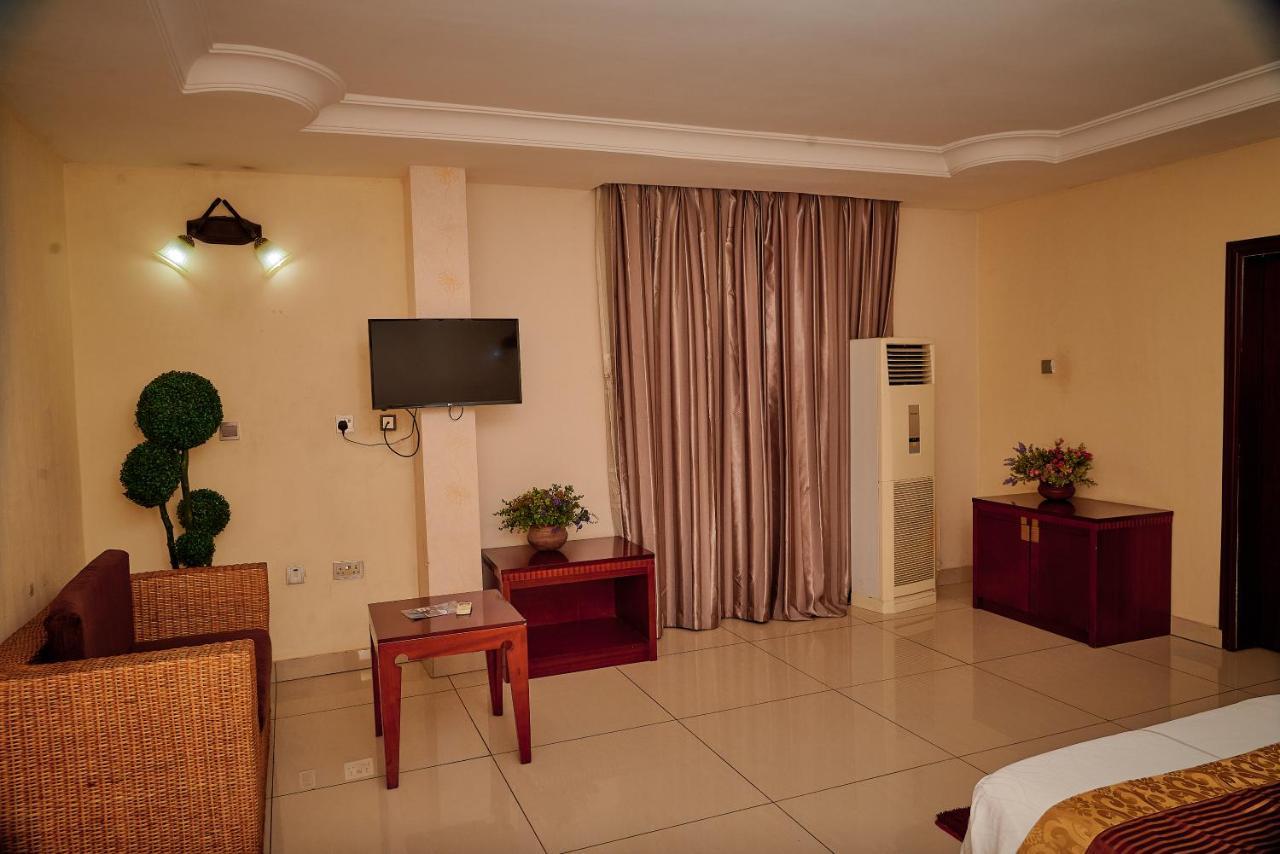 Barcelona Hotels, Abuja Mobushipe Buitenkant foto