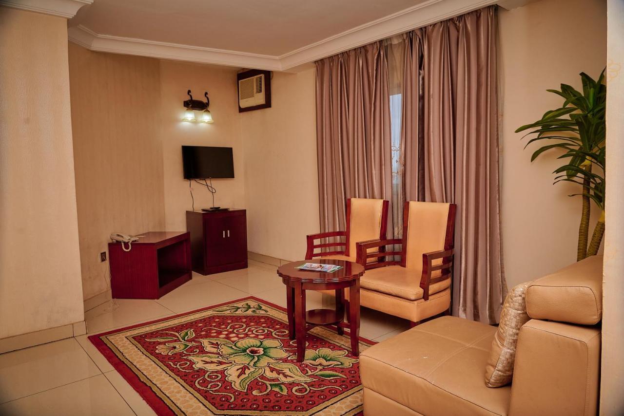 Barcelona Hotels, Abuja Mobushipe Buitenkant foto