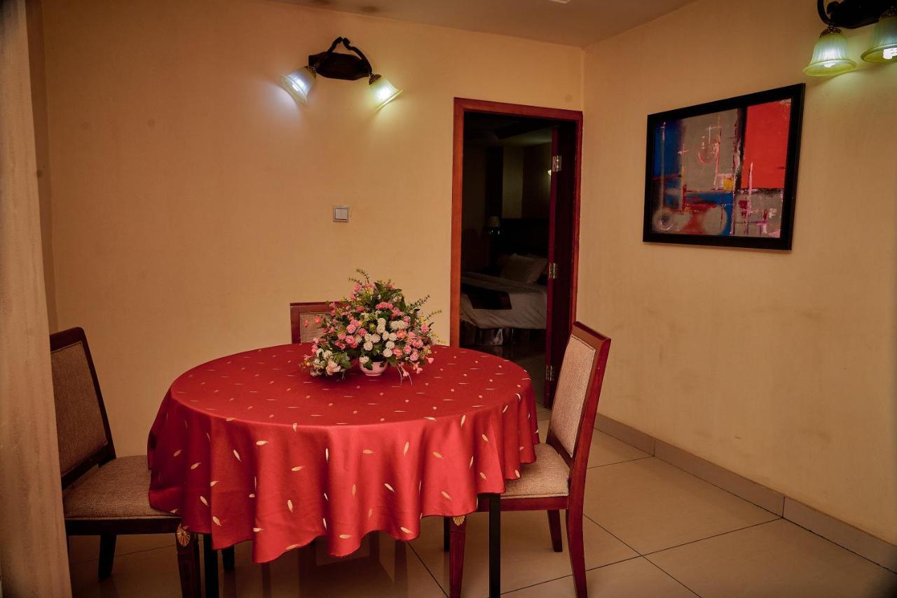 Barcelona Hotels, Abuja Mobushipe Buitenkant foto