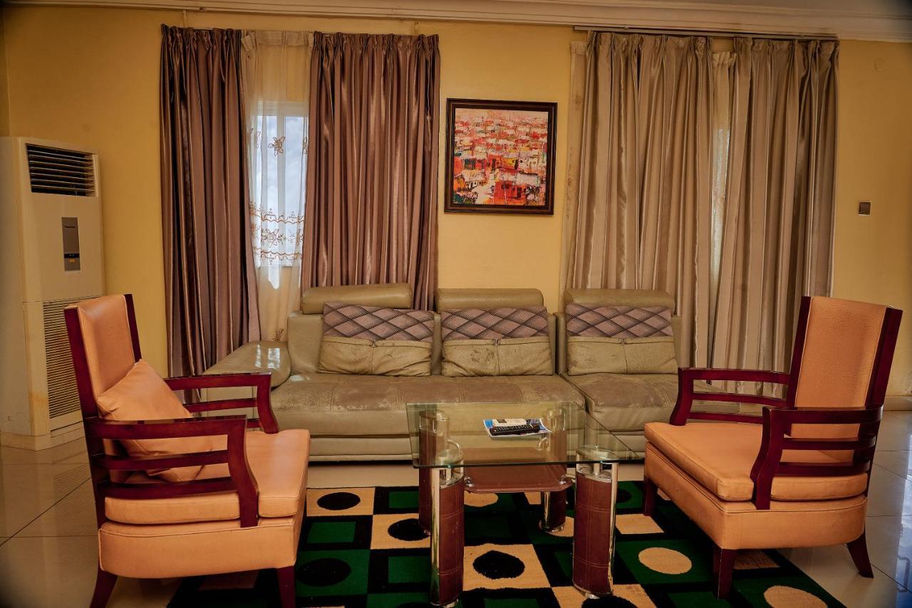 Barcelona Hotels, Abuja Mobushipe Buitenkant foto