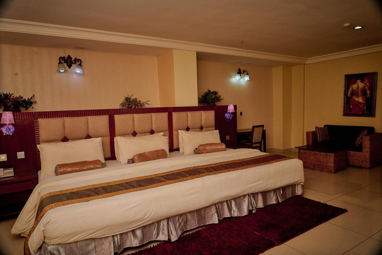 Barcelona Hotels, Abuja Mobushipe Buitenkant foto