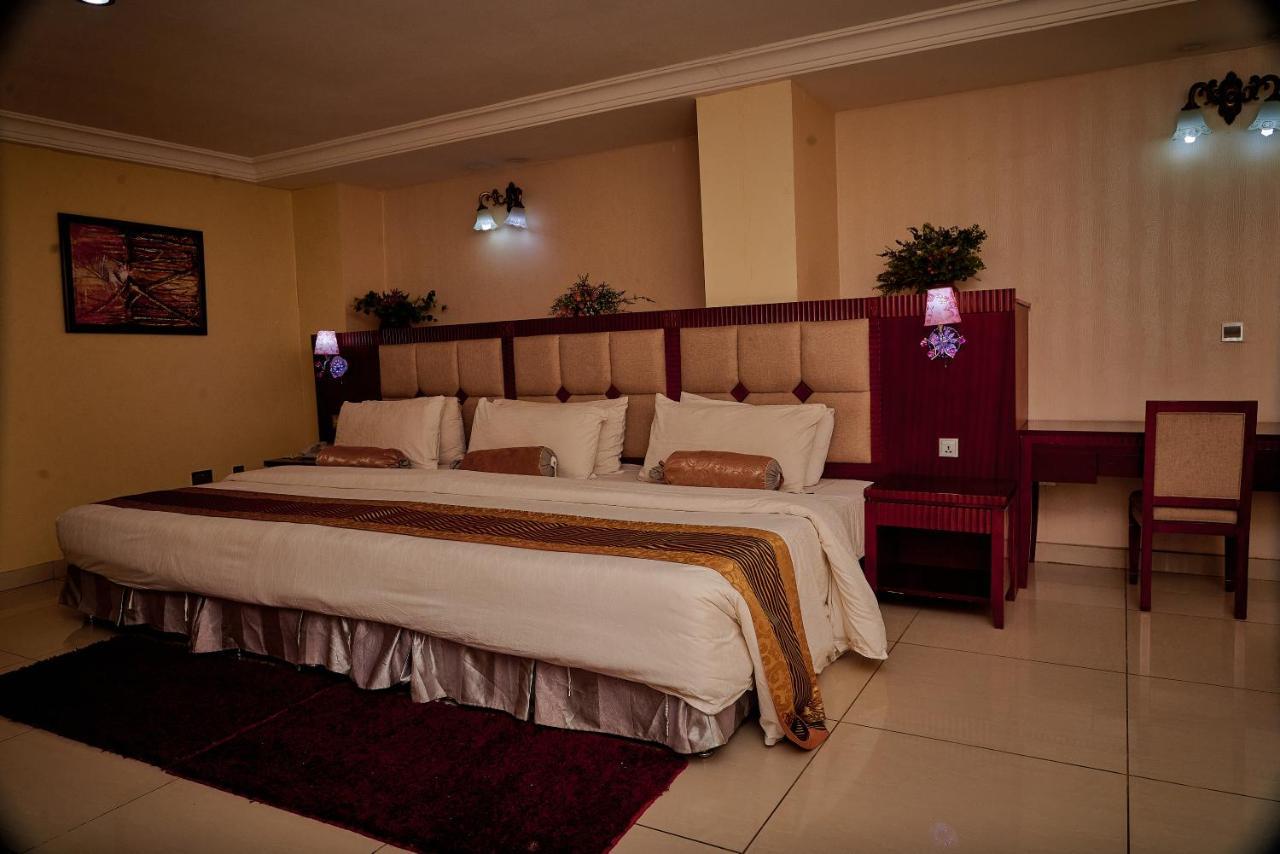Barcelona Hotels, Abuja Mobushipe Buitenkant foto