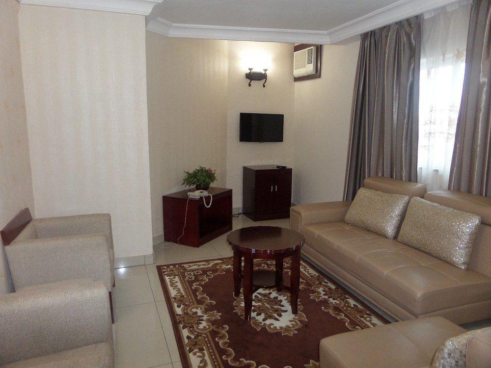 Barcelona Hotels, Abuja Mobushipe Buitenkant foto