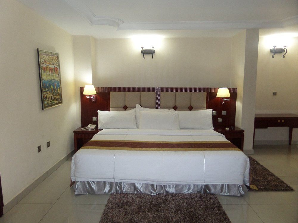 Barcelona Hotels, Abuja Mobushipe Buitenkant foto