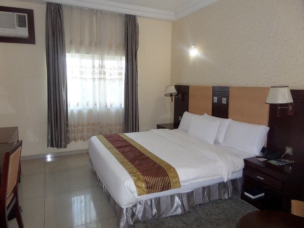 Barcelona Hotels, Abuja Mobushipe Buitenkant foto