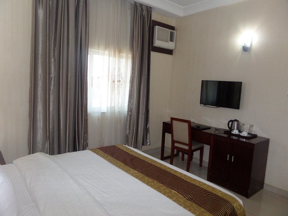 Barcelona Hotels, Abuja Mobushipe Buitenkant foto