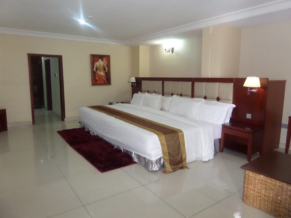 Barcelona Hotels, Abuja Mobushipe Buitenkant foto