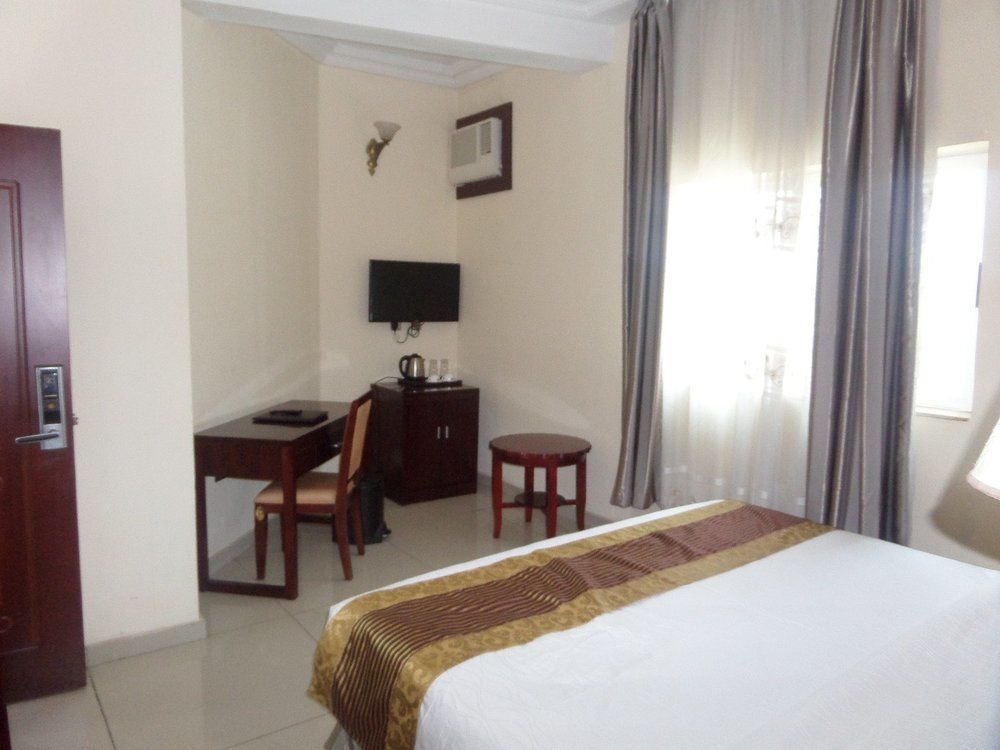 Barcelona Hotels, Abuja Mobushipe Buitenkant foto