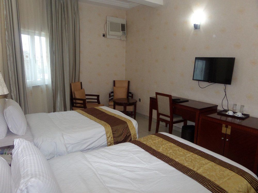 Barcelona Hotels, Abuja Mobushipe Buitenkant foto